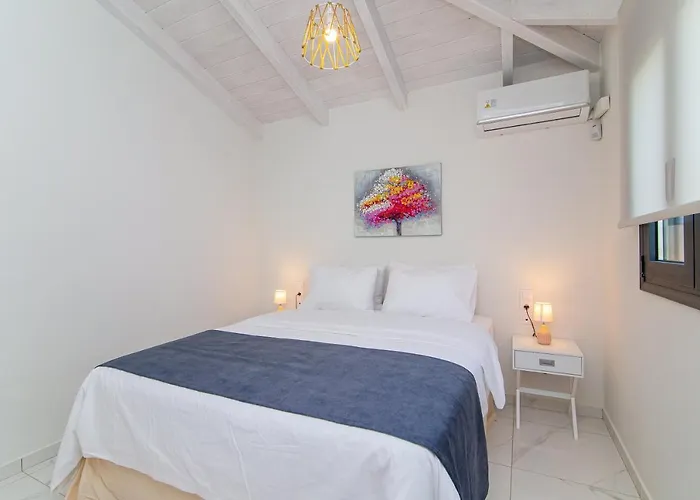 Joy Superior Sea View * הרסוניסוס